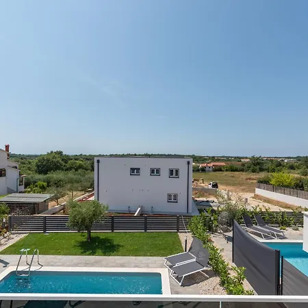 Delfis With Private Pool And Three Bedrooms
