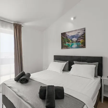 Delfis With Private Pool And Three Bedrooms *