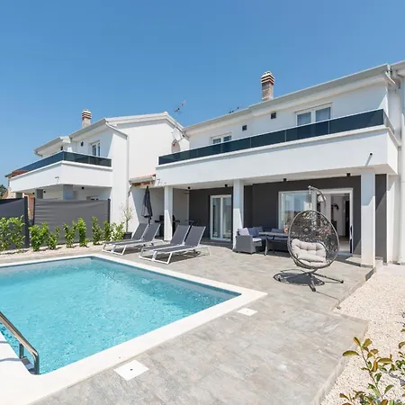 Delfis With Private Pool And Three Bedrooms * Kukci
