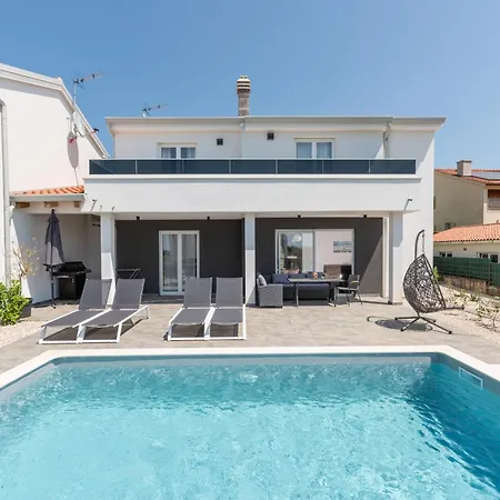 Delfis With Private Pool And Three Bedrooms *