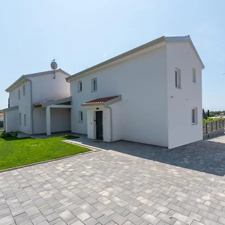 Delfis With Private Pool And Three Bedrooms Prázdninový dům Kukci