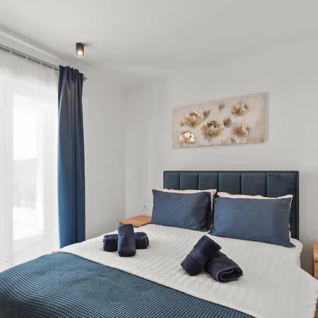 Дом отдыха Delfis With Private Pool And Three Bedrooms