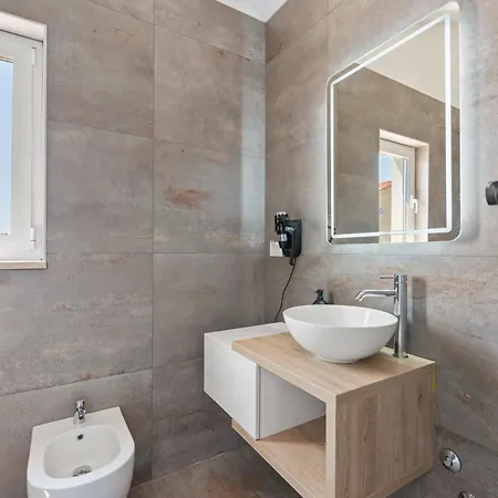 Дом отдыха Delfis With Private Pool And Three Bedrooms *