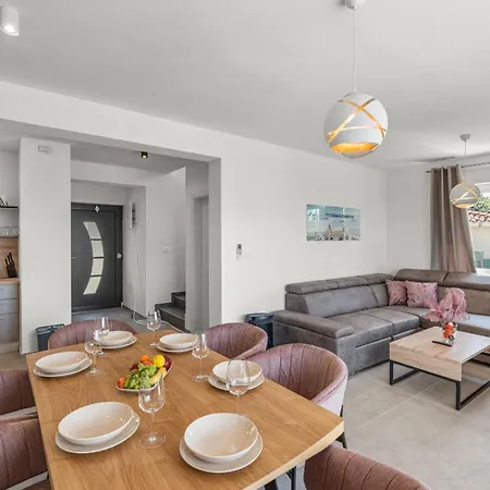 Дом отдыха Delfis With Private Pool And Three Bedrooms *