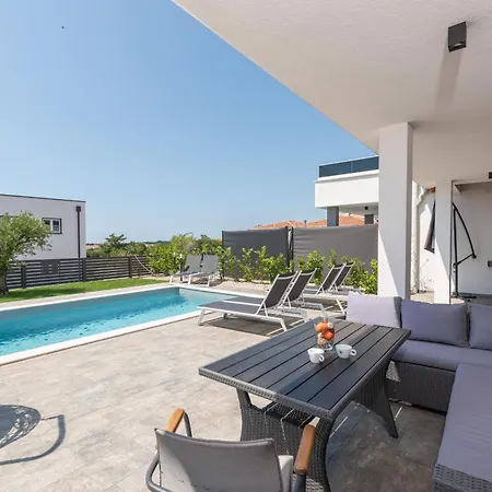 Delfis With Private Pool And Three Bedrooms *