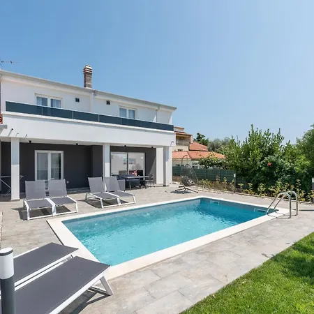 Delfis With Private Pool And Three Bedrooms * Kukci