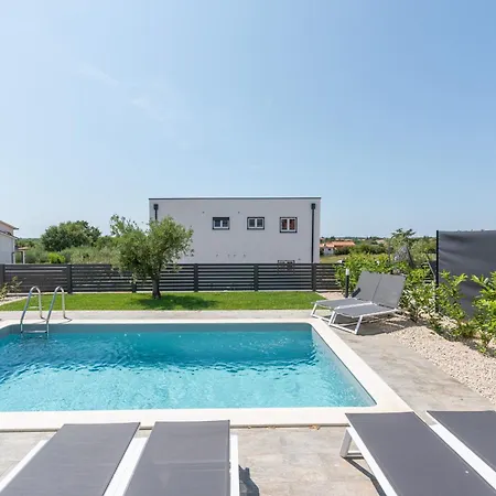 Delfis With Private Pool And Three Bedrooms * Kukci